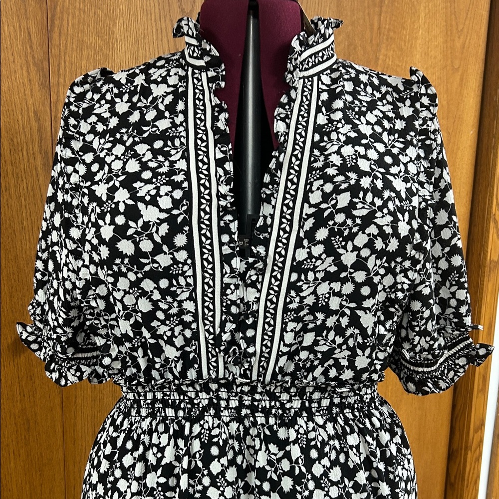 Black and White Floral Women's Dress - Picture 2 of 10
